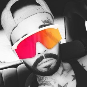 Meet your Posher, Derek